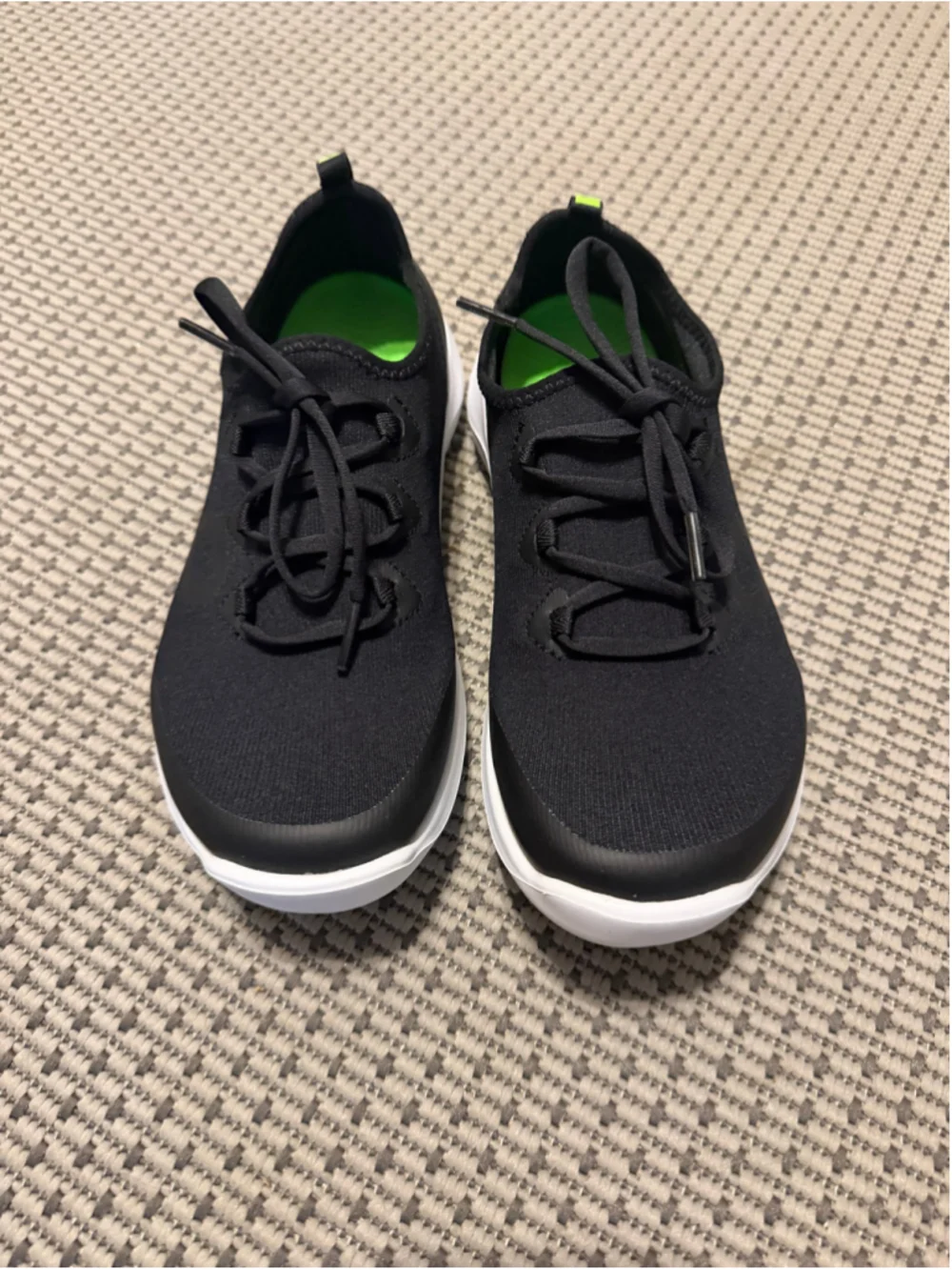 Women's Oofos Black and Green Sneakers Size 9